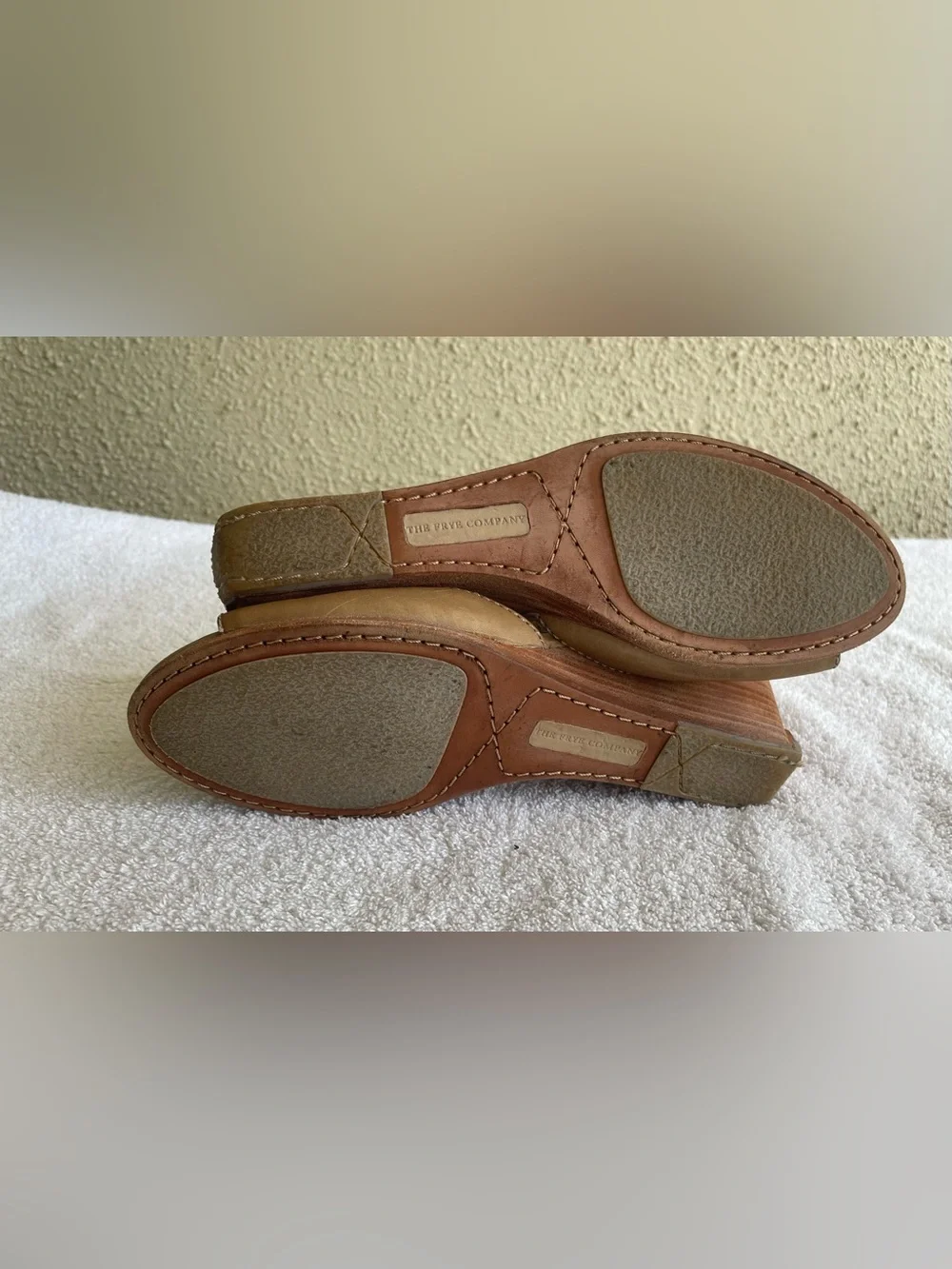 Frye Deirdre Stitch Tan Wedge Ankle Strap Size 9